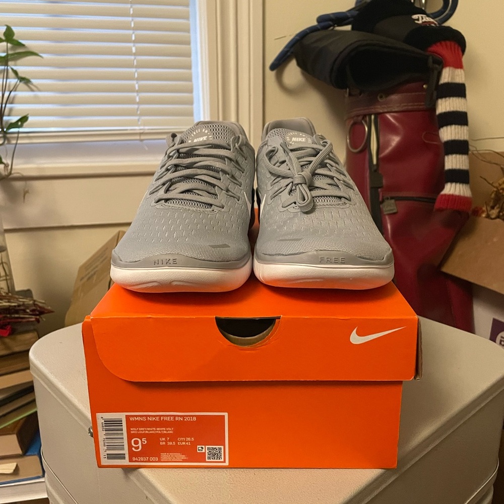 2018 women’s Nike running shoes, size 9 1/2